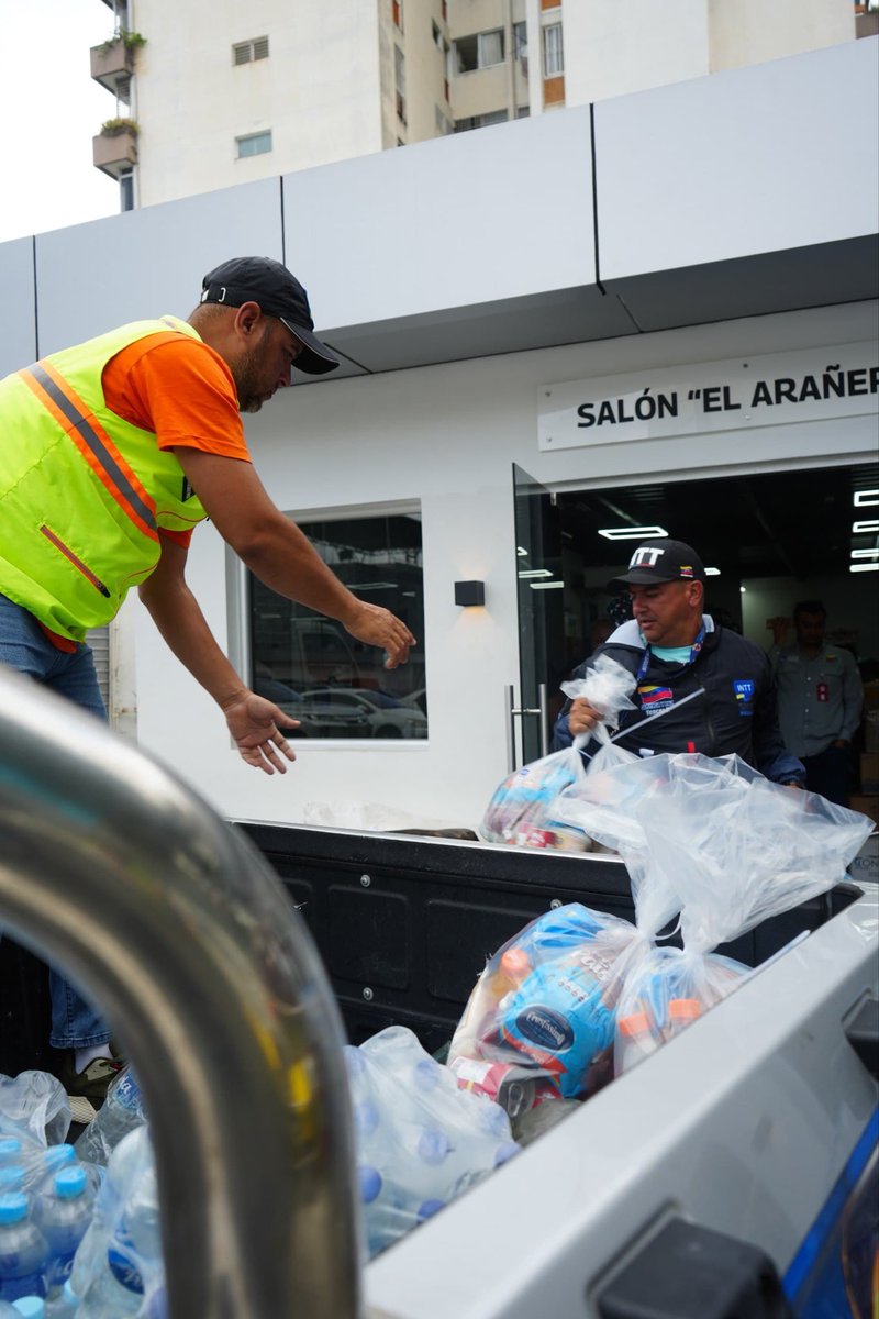 MijpVzla's tweet photo. INTT entregó 300 combos de insumos a familias refugiadas en la Universidad Marítima del Caribe https://t.co/up05hxEqoe