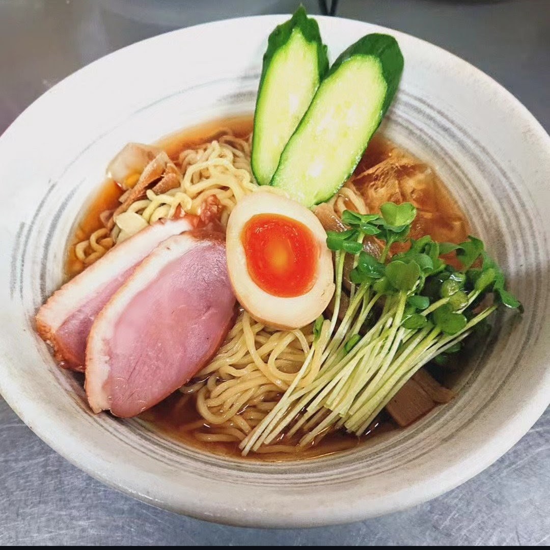 12kouyou's tweet photo. 暑い日にぴったり🌞

『冷やしラーメン』
ひんやり店主特製Wスープ
※数量限定

営業時間１１時３０分〜１５時閉店
※品切れ次第閉店　
木曜定休日&amp;不定休（7月31日休業）

暑いですので皆様お気をつけ下さい https://t.co/HOZsdAkQtV
