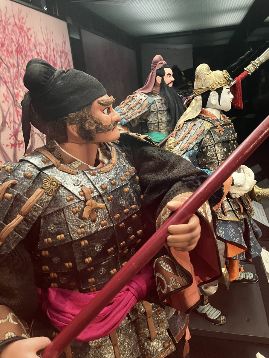 KawamotoPuppet's tweet photo. #桃園の誓い の三兄弟のひとり
#張飛 翼徳も2バージョン居る現在の常設展は2027年2月2日まで！
#南信州 #飯田市 #長野県
#飯田市川本喜八郎人形美術館
ぜひお越しくださいー。

#川本喜八郎 
#人形劇 #三国志
#NHK #テレビ人形劇 https://t.co/vICi2FXeS6