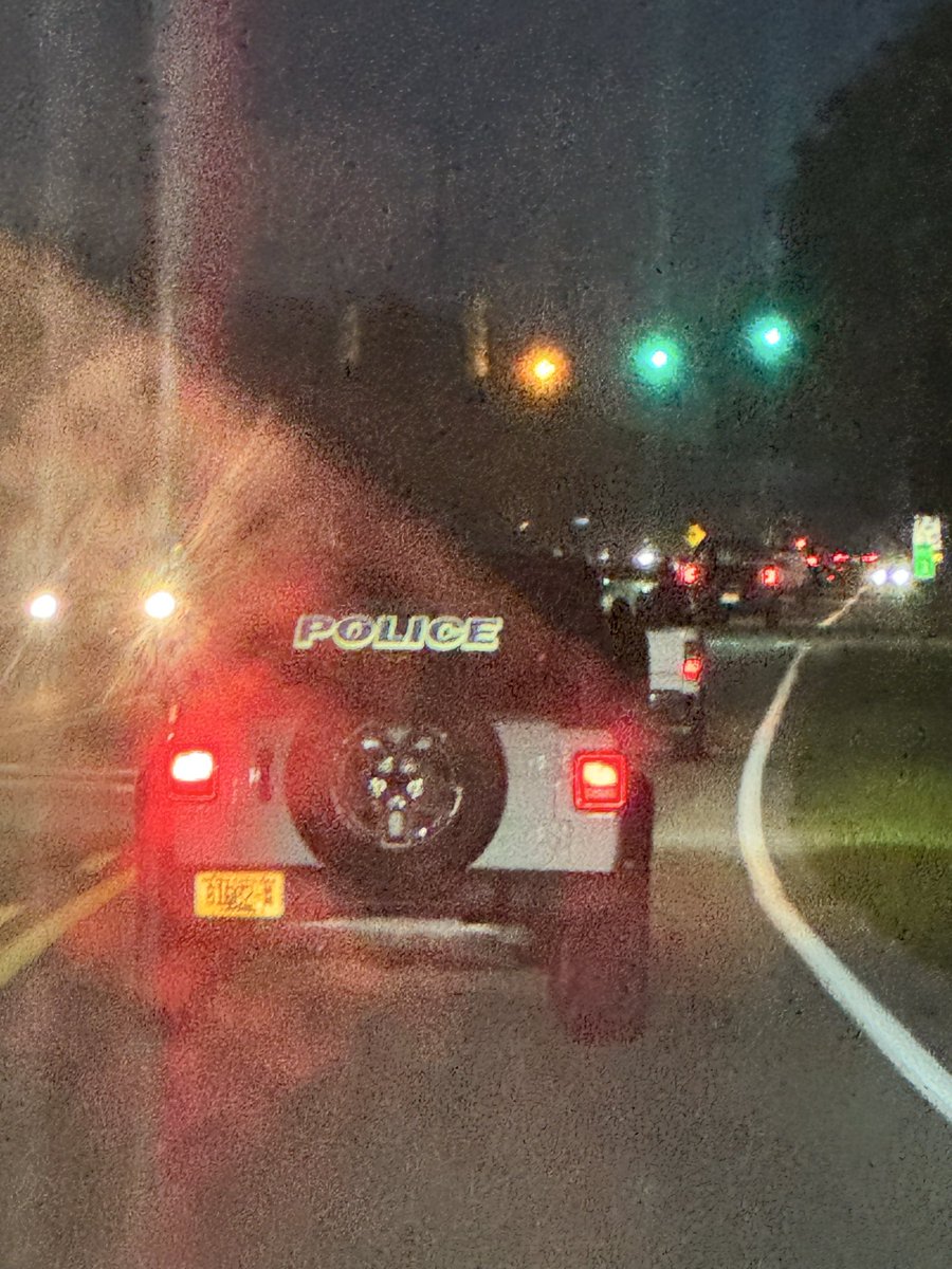 johnny_grape's tweet photo. White jeep. This is bullshit. https://t.co/7O0MeFfkKP