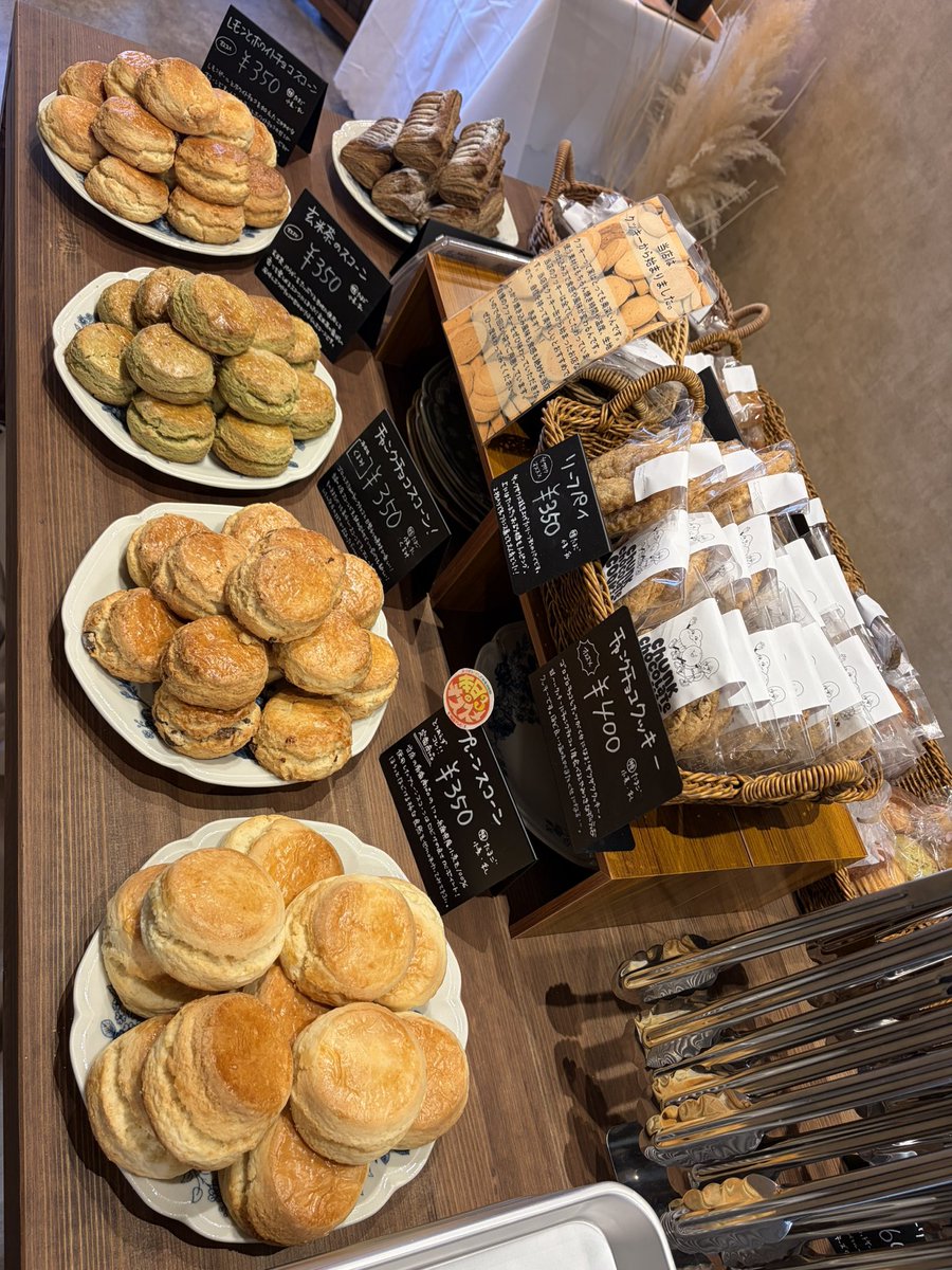 funnybakecafe's tweet photo. 玄米茶のスコーンが、本日のおすすめです！ https://t.co/mllCLFxZ6U