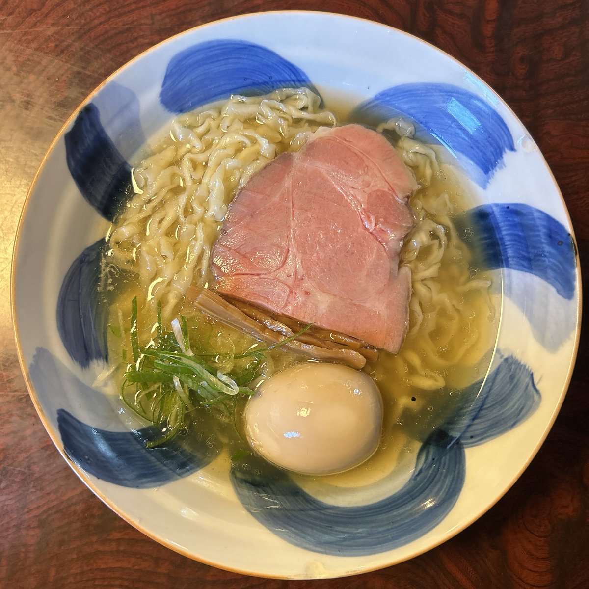 kaede7127's tweet photo. 福島県田村市 さんくるげ
たまご塩らぁ麺
秘境のラーメン屋
まさかの鳴龍出身の方だったとは、、
先週行ったばっかだったので担々麺は今回は食べずに連食で香麺食べようか迷ったけど10時前で既に朝のビュッフェ含め2食食べてたので泣く泣く断念
優しい香りと平打ち手もみ麺が最高 https://t.co/hdYmw3bAVn