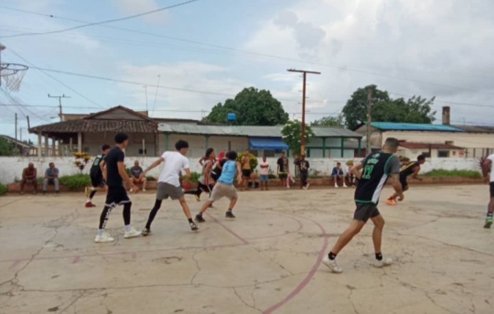 ComunicadorEQ's tweet photo. En el municipio de Quemado de Güines, la recreación sana es para todas las edades, donde participan los estudiantes de las distintas enseñanzas. #VeranoConMiGente #VillaClaraConTodos
#CubaMined #dgem_quemado #Yamilet50088609 #suselymorfa #milaxy https://t.co/dzMPPYqGgI