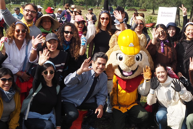 ONUMX's tweet photo. 🌱 Gracias a la @SRE_mx por esta invitación a la Jornada de Reforestación Voluntaria. En el Año Internacional de los Voluntarios, reafirmamos que las acciones conjuntas tienen el poder de transformar comunidades, restaurar ecosistemas y sembrar futuro. 🌳✨https://t.co/bjiLG03NDn https://t.co/w3g1h9y6cg