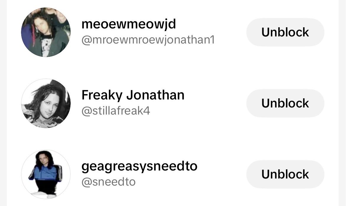 thr0wy0uaway's tweet photo. @brassmunkyy Adding to this ik im kinda late but hes still doing this shit, and he tried grooming me (im 15). Im beyond sickened and this guy deserves to rot in hell. Below are his current socials rn https://t.co/rgGCnEbYfo