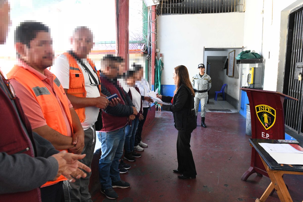 ANC_PJ_Oficial's tweet photo. Se supervisó el funcionamiento de la presidencia, salas, juzgados, #ODANC y se atendieron quejas verbales de ciudadanos e internos del penal de Abancay. (2/2) https://t.co/RS6AONWJwL