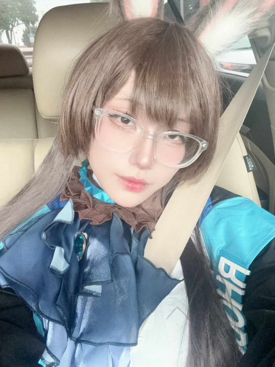 machitan_7's tweet photo. Amiya from anime expo :p they were always out of arknights badges when i went to the booth :( bunny and her stupid bunny teeth!! i wanna do every version of her someday 🤔 sometimes i regret selling her ambience synesthesia but it was taking sm space
#arknights https://t.co/FXmZlXI66i