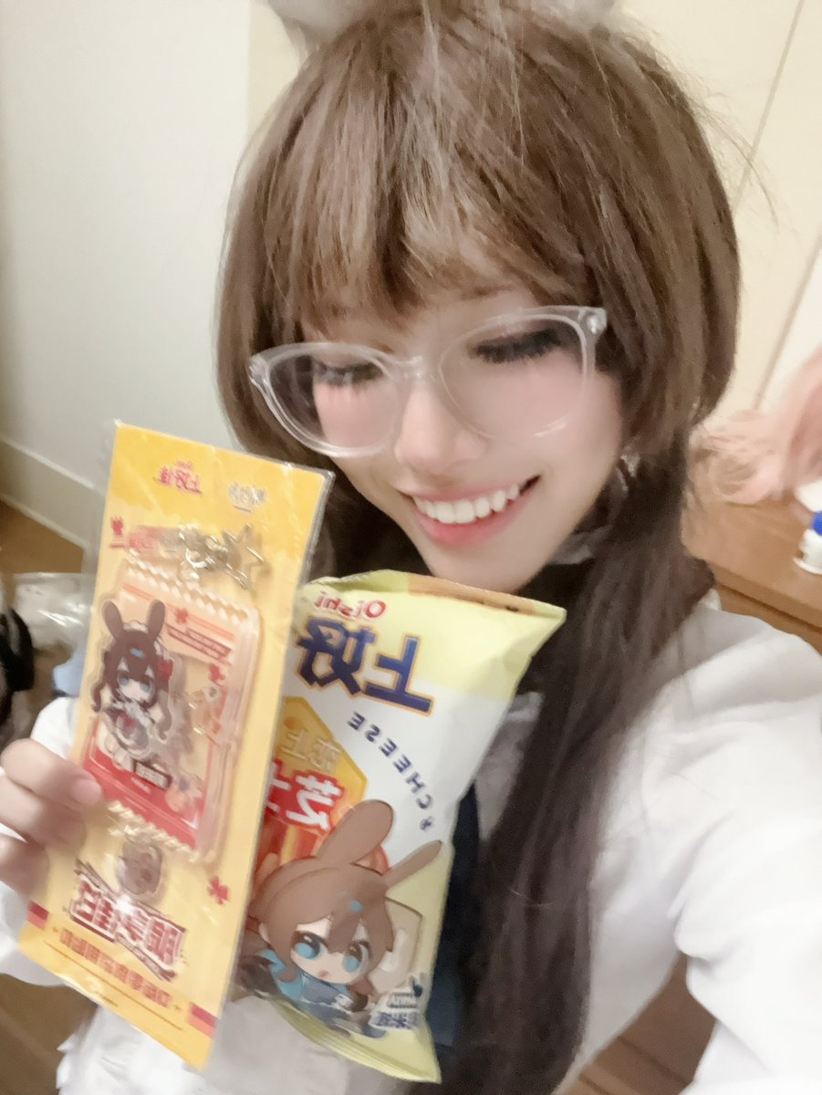 machitan_7's tweet photo. Amiya from anime expo :p they were always out of arknights badges when i went to the booth :( bunny and her stupid bunny teeth!! i wanna do every version of her someday 🤔 sometimes i regret selling her ambience synesthesia but it was taking sm space
#arknights https://t.co/FXmZlXI66i