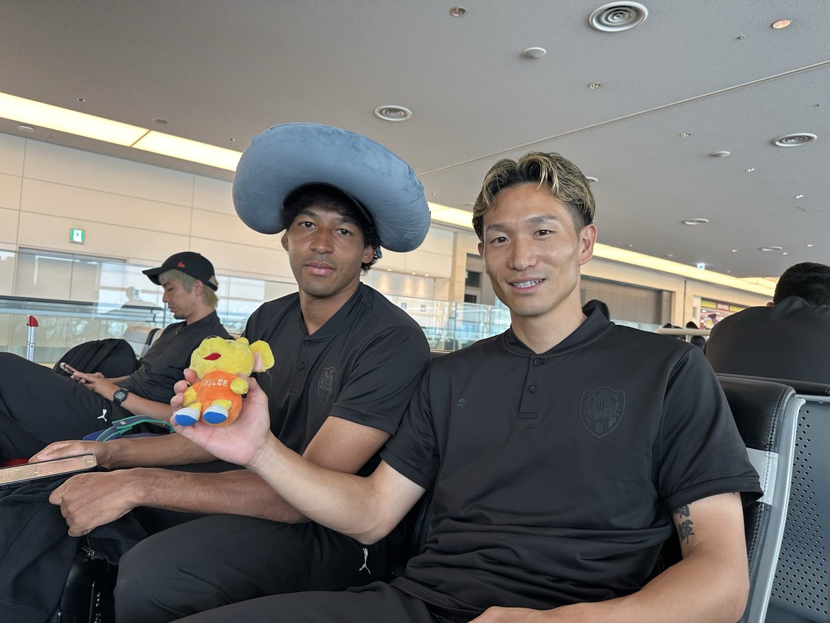 spulse_official's tweet photo. 🟠🏃‍♂️‍🇦🇹𝘼𝙐𝙎𝙏𝙍𝙄𝘼 𝘾𝘼𝙈𝙋 𝘿𝘼𝙔𝟭｜📷オフショット✈😊行ってきます!!
#spulse #ONEFAMILY #欧州キャンプ https://t.co/f7DZKpil71