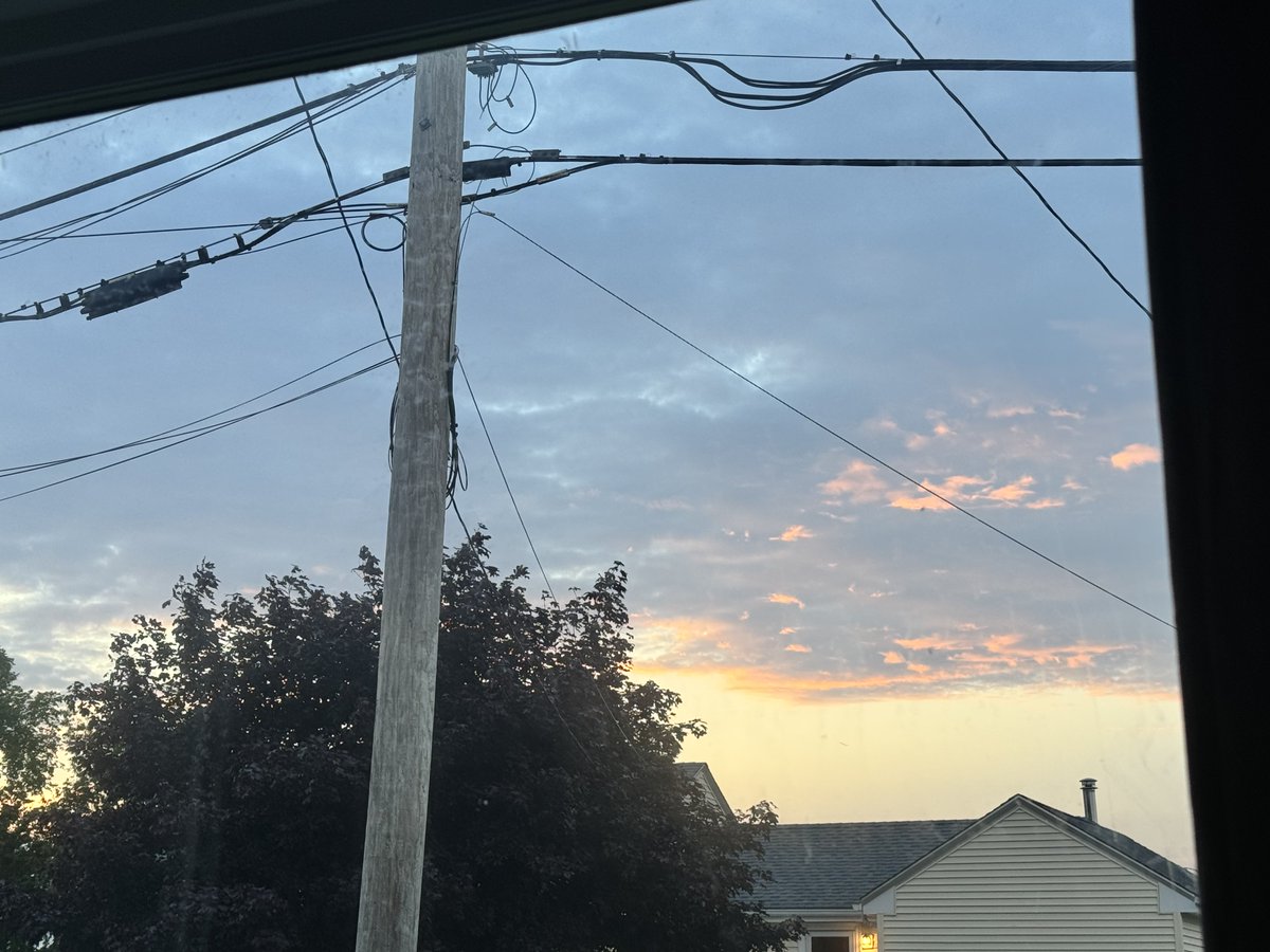 fluffernutter02's tweet photo. Watching #BigBrother and the golden hour is goldening. ☀️✨✨✨ https://t.co/RrqvjHI2nS