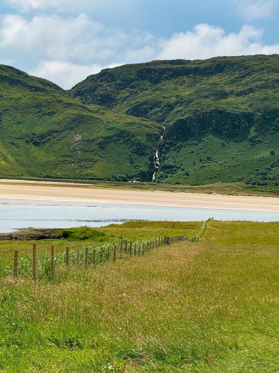 ThisIsIreland3's tweet photo. Assaranca Waterfall Ardara 🏞️🏖️

📍County Donegal - Ireland ☘️ 

📸 Asif Shaoor

#Donegal #AssarancaWaterfall #Ireland #Ardara #Landscapes #Wildatlanticway https://t.co/hYh4FW6b8H