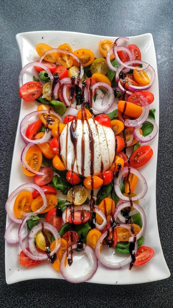 homevsfastfood's tweet photo. [homemade] light lunch salad from earlier today in the heatwave 🌞
#homemade #lightlunch #salad #heatwave #summerfood #homecooking #food #recipes #foodpic #foodie #foodlover #cooking #hungry #goodfood #homecookingvsfastfood https://t.co/yGREIFS7Cn