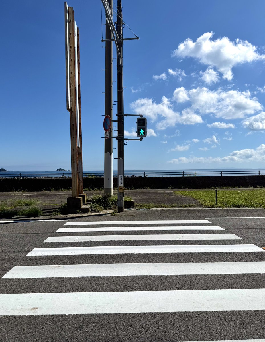 hanamomoact's tweet photo. 空が青くて風が冷たくて水は澄んでいて鳥が自由に飛んでいる。 https://t.co/2Mj3j9wTPO