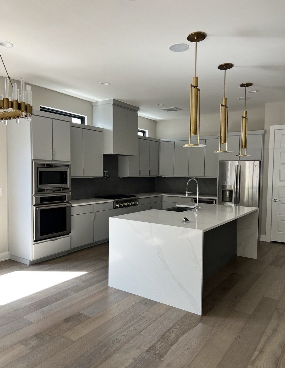 idiotpeach's tweet photo. I’m finally back home, I’m so in love.

My kitchen before &amp; after. https://t.co/qcUjoy2iMv