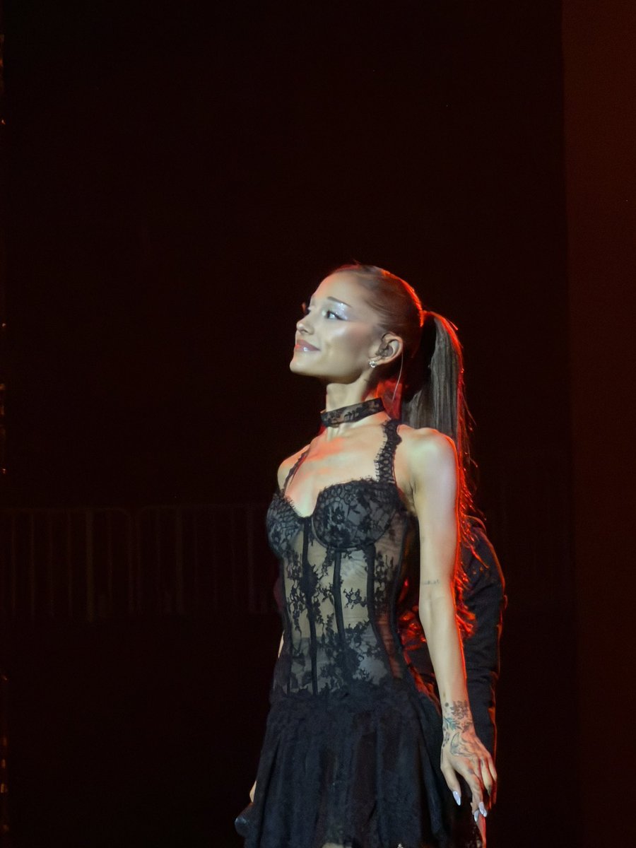 GrandeTourNews's tweet photo. PHOTOS: Ariana performing tonight at #ESTAtlanta https://t.co/SzbXPO8qnz