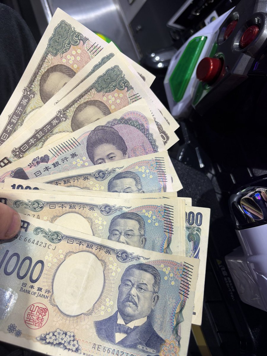 amane_melo's tweet photo. 基本的に1パチしか打たないけど
さすがに7/7🎋だったらめっちゃ当たる
だろうと思い投資3万回収14000しか出なかったのに、ふと1パチに来てる無職転生やってみたくなり5000円勝負したら
結果3000円で虹バレ来るし、めっちゃ6000取るし、4万発でて、回収35000発とか、、収束の仕方が極端なんよ笑笑笑 https://t.co/yokKyXFYiX