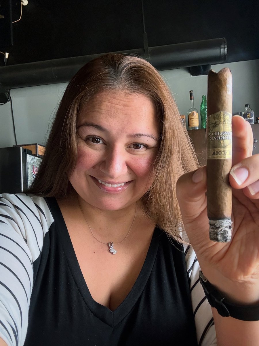 SophiaM41298966's tweet photo. Much needed #cigar Esteban Carreras Hawaiian Breeze Latte #estebancarreras #sophiassmokes #elcidscigarshop #cigarboss #cigaroftheday #elcidscigarshop #elcidscigars #cigars #cigarlounge #cigarshop #cigartime  #botl #sotl #cigaraddict #cigarjunkie #cigarsmoker https://t.co/rRvTLbtGby