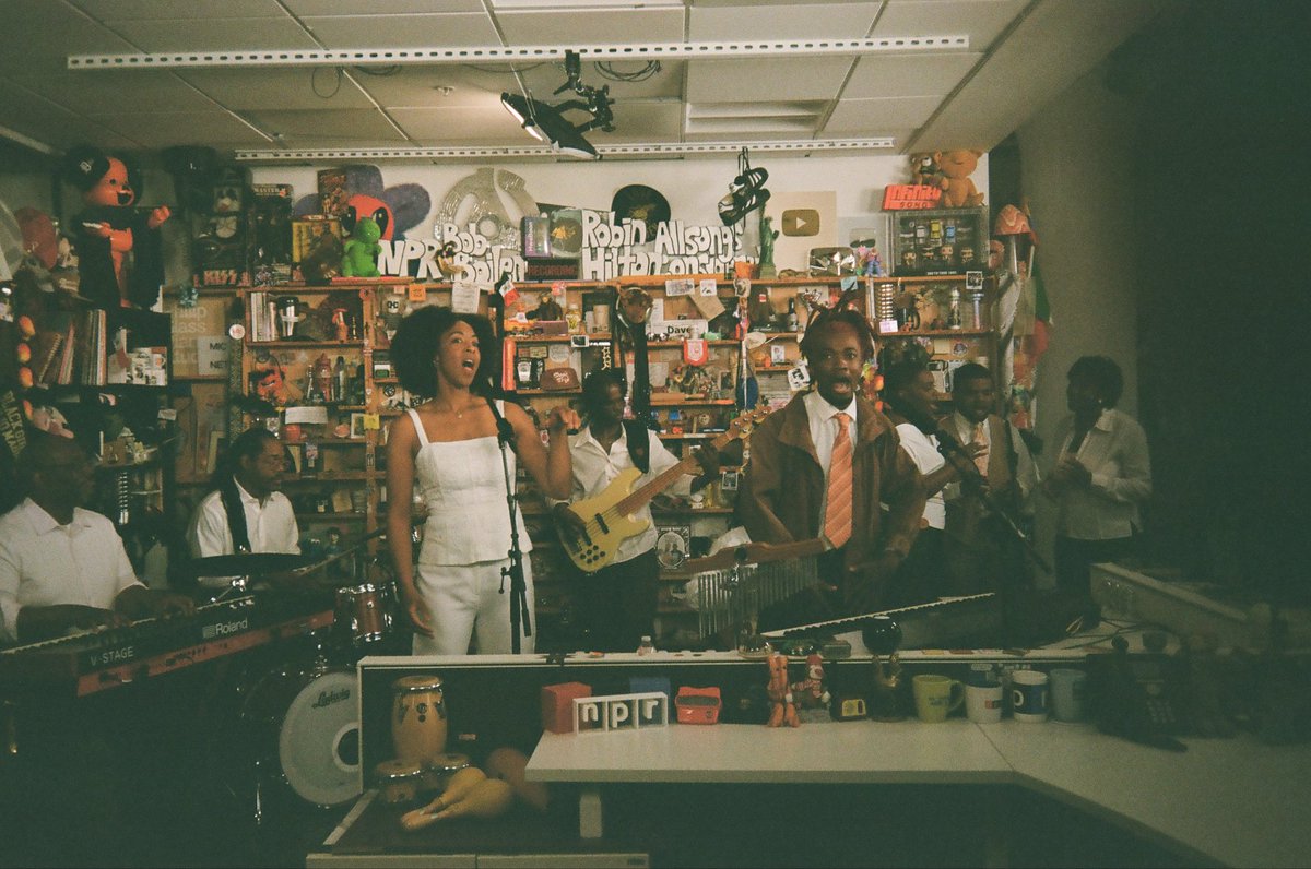 Carolyn_Malachi's tweet photo. Beautiful moments with glorious humans ❤️
Thank you @redveil and @nprmusic.
#TinyDeskConcert https://t.co/CxU2rhapnk