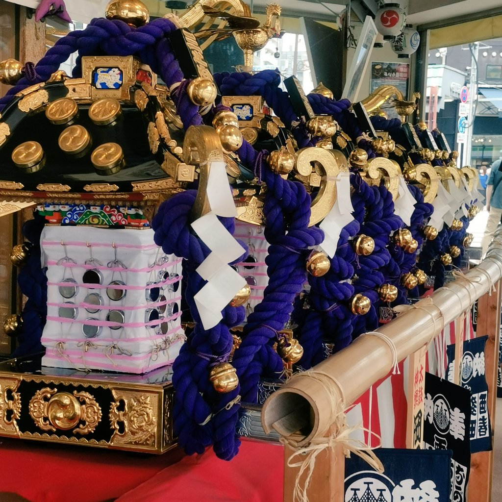 arakawaku's tweet photo. 電車内、キンキンに冷えてる
華金きた～、今夜はビールが美味いぞ https://t.co/O7JPFOxbyL