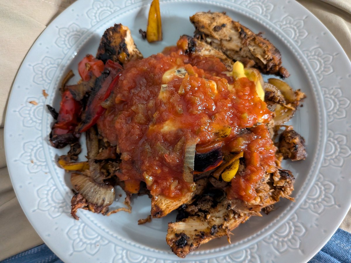 FeenickzLIVE's tweet photo. @jacksfilms They may be microwaved, but the fajitas are still sizzlin' https://t.co/Pp1mCZy85c