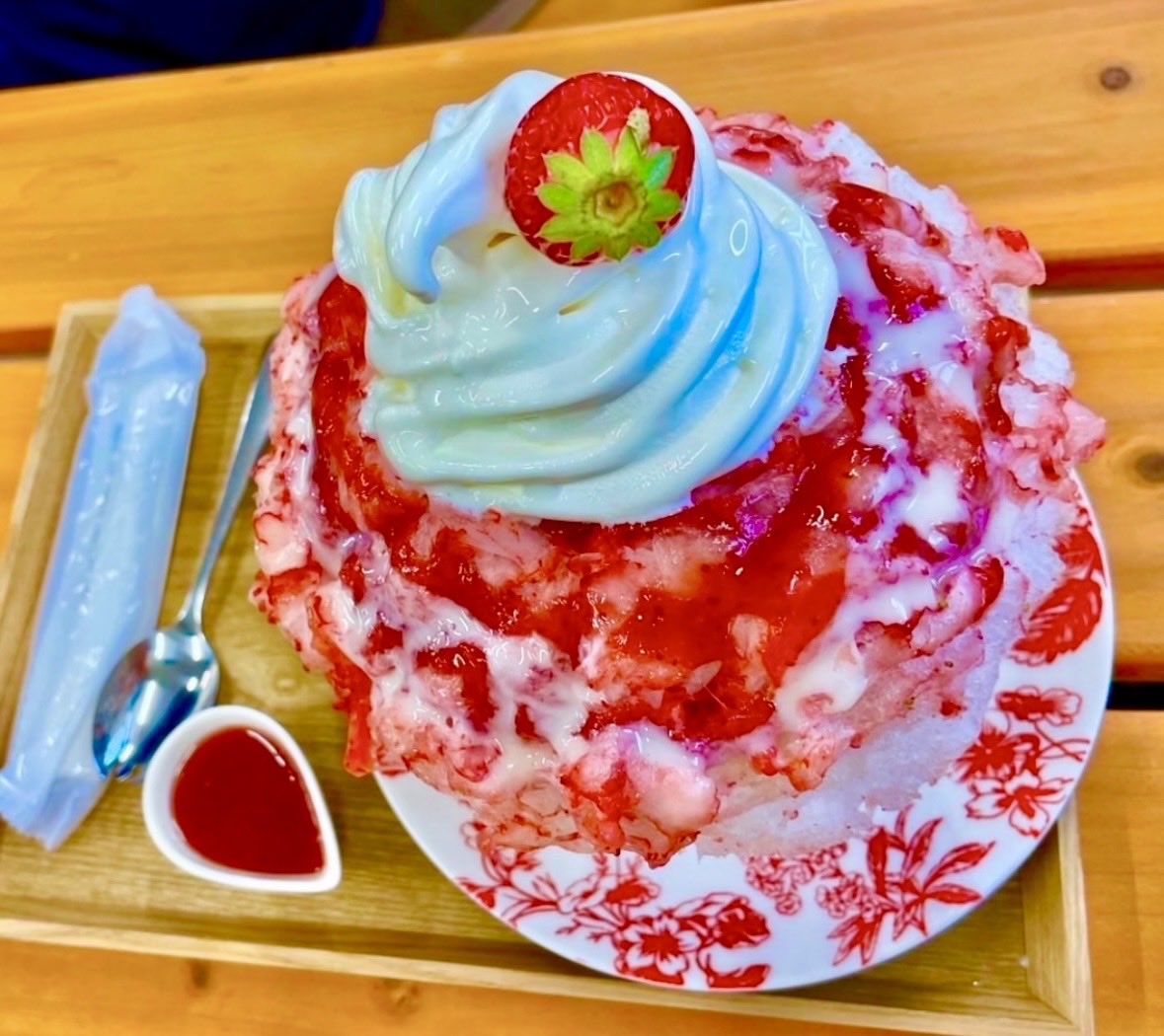 Lily358k2's tweet photo. @itkFK4JrOBG2PKK @Lily358k こちらもそうみたいです💦
お互い水分補給🥤暑さ対策して乗り切りましょうね🥵

涼をどうぞ💁‍♀️🍧🎐

 #TLをかき氷でいっぱいにしよう https://t.co/w8FeAwQd0L