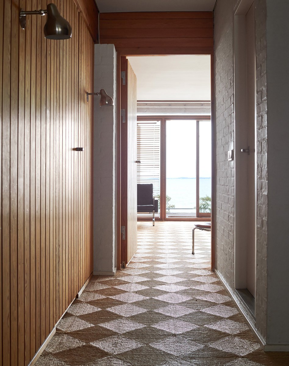 watertyped_'s tweet photo. Poul Kjærholm's home in Rungsted, outside Copenhagen https://t.co/mqAArCfPPX