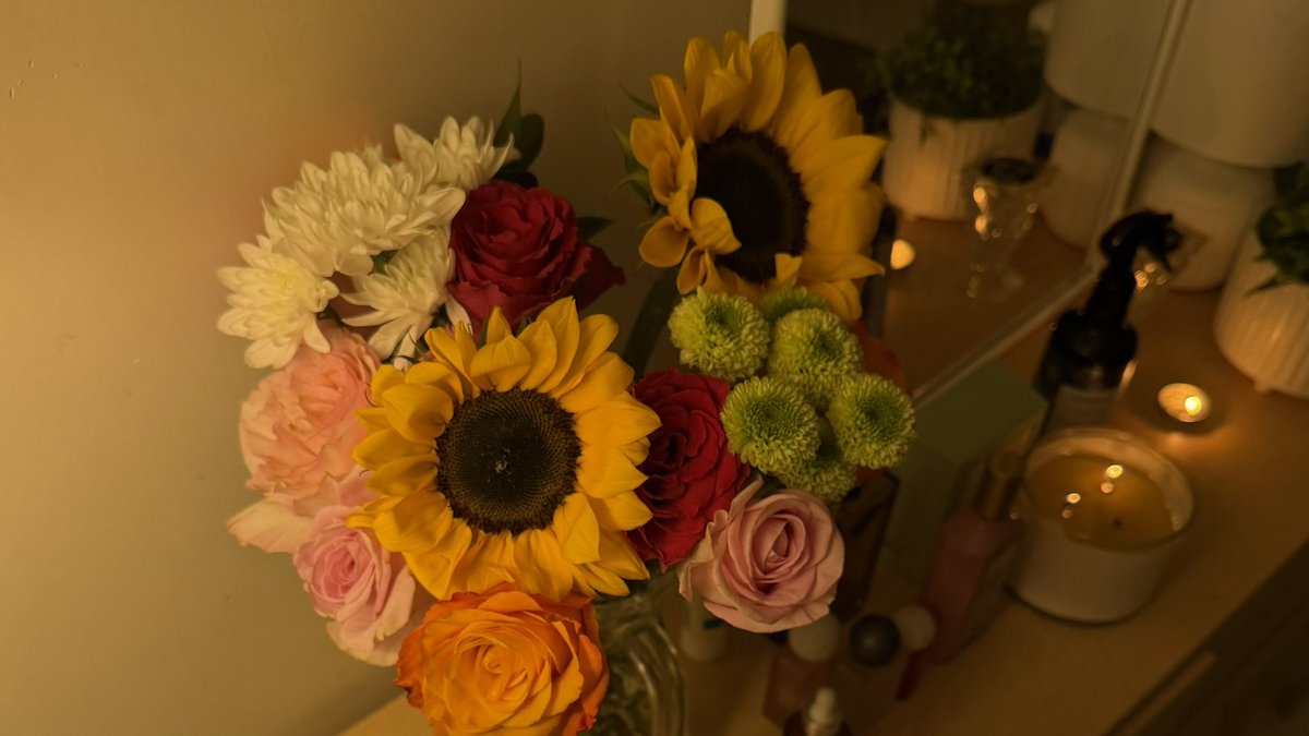 iiyuv_'s tweet photo. 29th Birthday 🌻 https://t.co/rRZ0j4OvXB