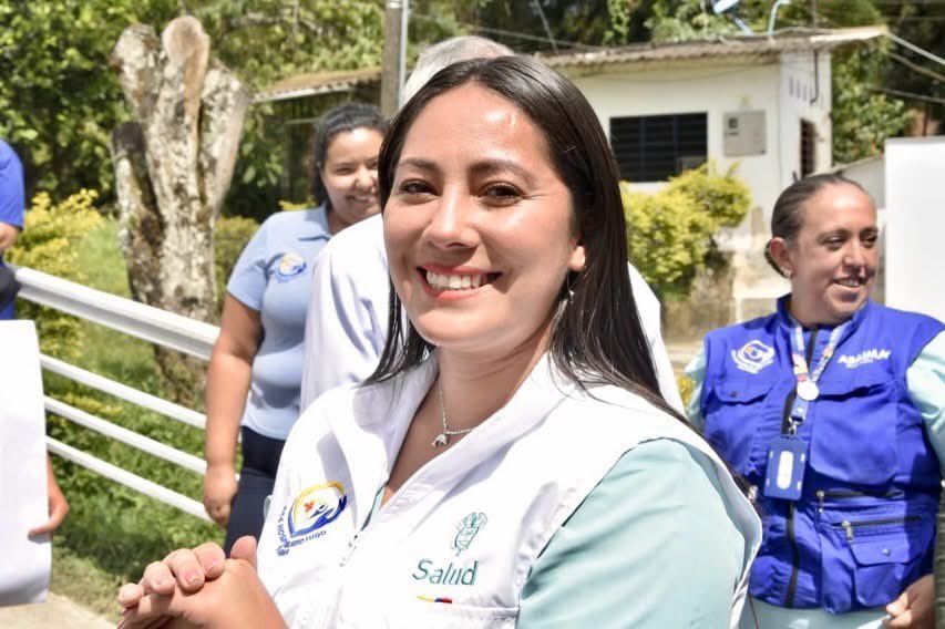 MinSaludCol's tweet photo. Detrás de cada consulta, cada procedimiento y cada vida atendida hay un equipo de profesionales que trabaja con compromiso, vocación y entrega para cuidar la salud de los colombianos.

A quienes hacen de su labor un acto diario de servicio, gracias por construir un sistema de salud más humano y cercano a los territorios.