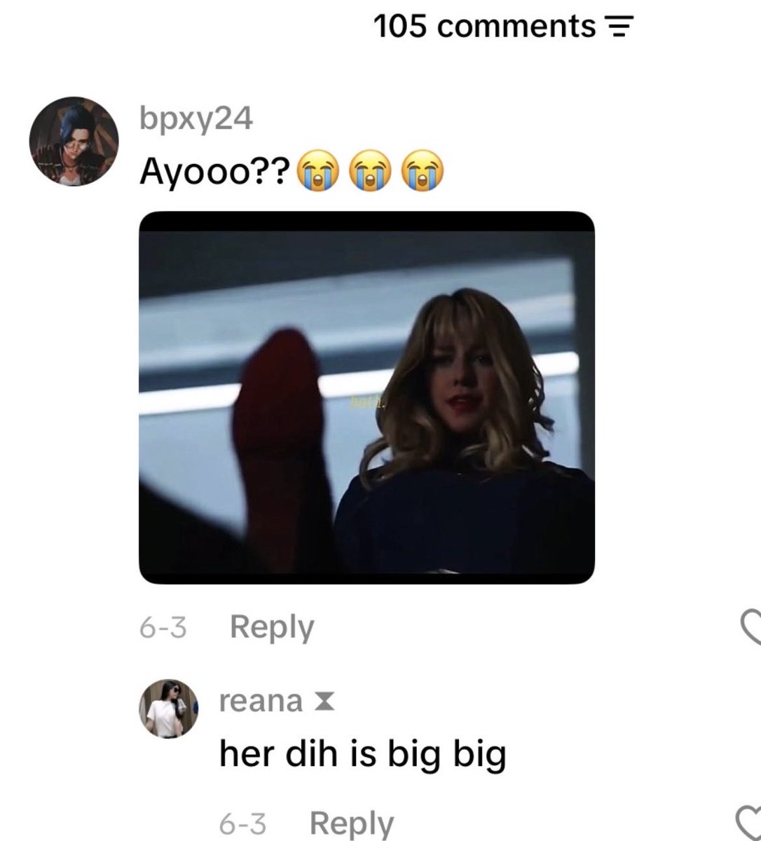 okwh7re's tweet photo. IMMMMM-😭😭😭😭😭 (ITS HER FOOT) https://t.co/V2WWs6B6Yb