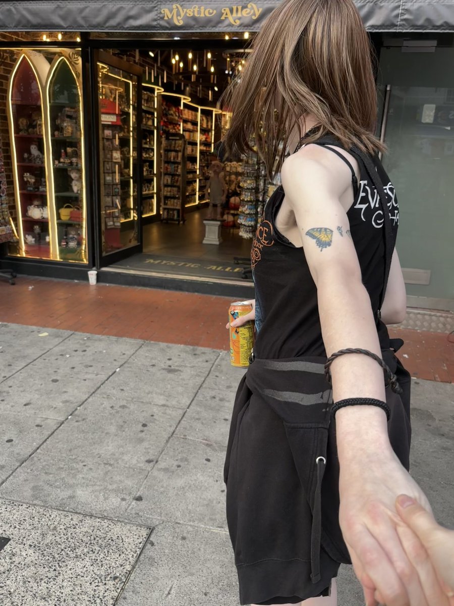 ClearlyAverage's tweet photo. where the hell is she taking me https://t.co/kQp8ATETqN