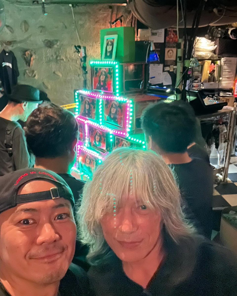 ayahi1129's tweet photo. 後藤さんのお別れ会。
あまりにも手刀的な祭壇が素晴らしい。
満員御礼でした。
色々な人に会えて、これも後藤さんのおかげか。
後藤さんがいなかったら今頃どうなってた事やら。
本当にお世話になりました。 https://t.co/Ffjcn5A5Gu