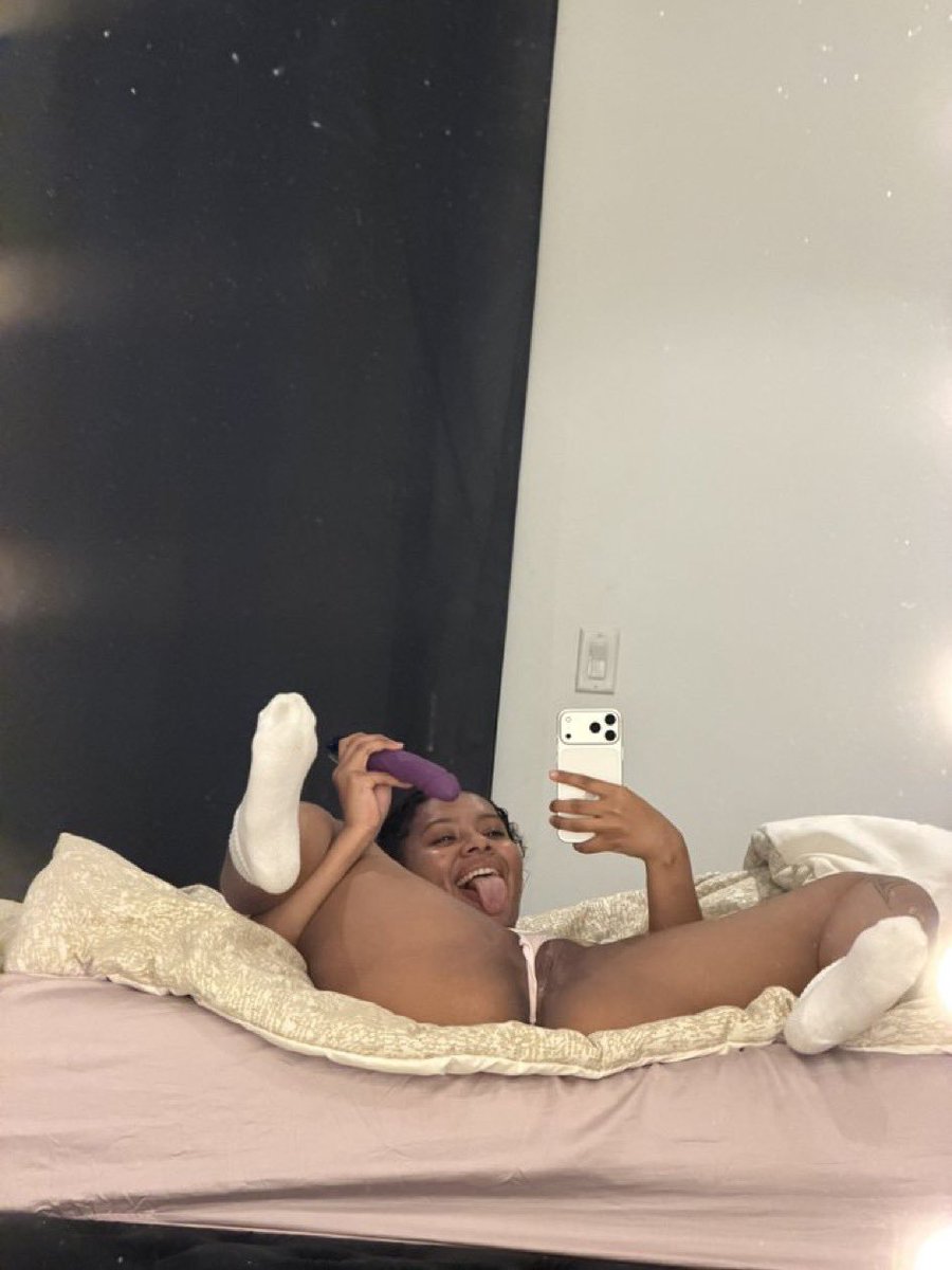 Sexyass579's tweet photo. Who want to help me cum 🐹rn on ft 📲 https://t.co/A2op2BXunv https://t.co/iwJ8JybYya