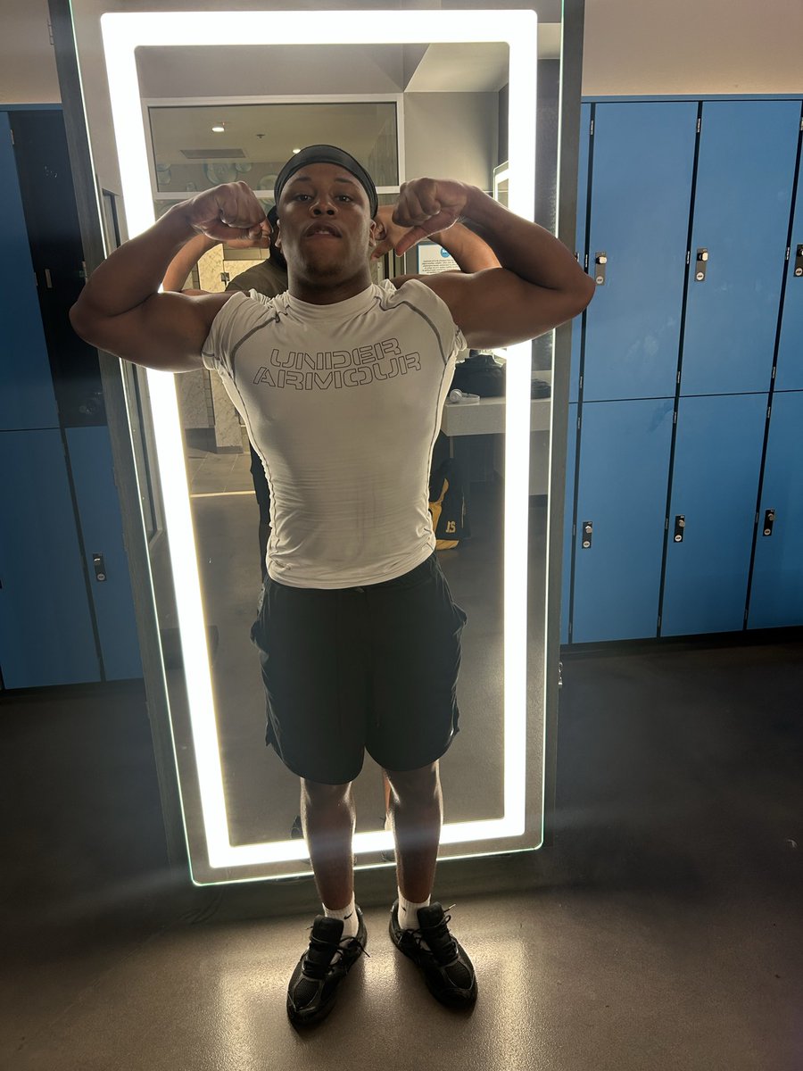AaronBleds57671's tweet photo. Got better today… more work tomorrow @coachanthony46 @HightowerFB @quentin_spiess https://t.co/dCJ6Fwyzga