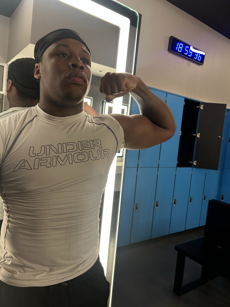 AaronBleds57671's tweet photo. Got better today… more work tomorrow @coachanthony46 @HightowerFB @quentin_spiess https://t.co/dCJ6Fwyzga