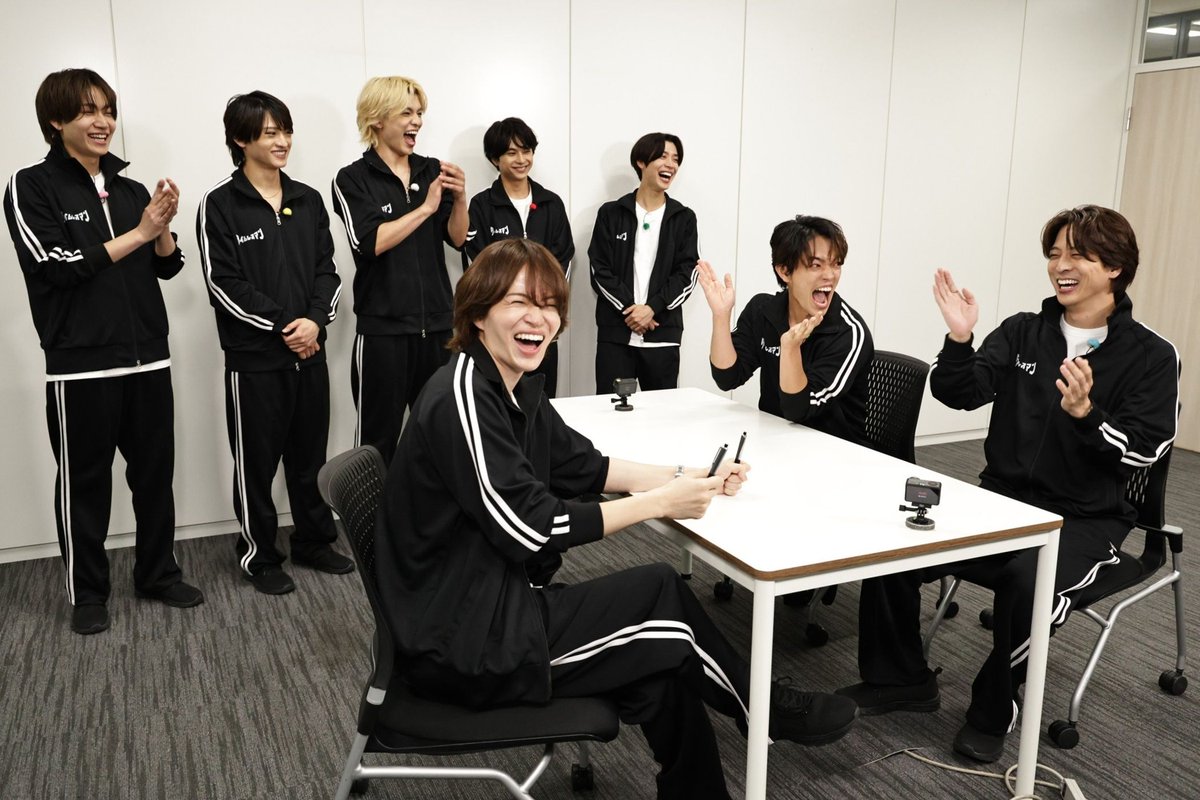 oshiraku's tweet photo. 📍推し楽 ニュース💌

「タイムレスマン」センスNo.1決定戦が完結！ 菊池風磨も番組復帰「信頼ビリビリペン」に挑戦

詳細はこちら👉https://t.co/5EOwOp6TT6

#タイムレスマン #timelesz https://t.co/58hHZObWez