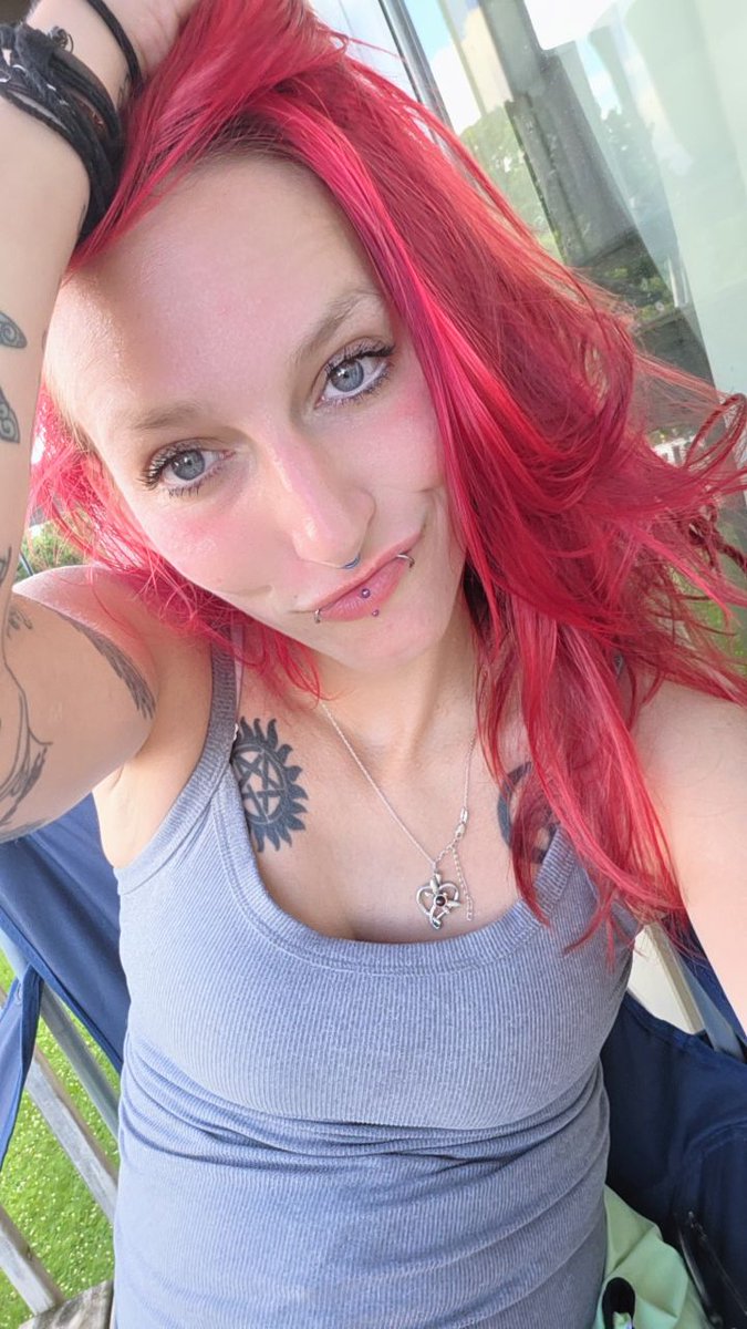 Chrissy tweet media