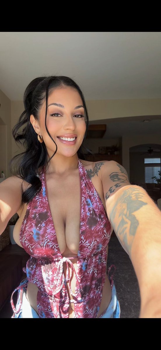 itsalovealexis's tweet photo. 1 or 2? Be honest😩 https://t.co/4nym1oHQZN