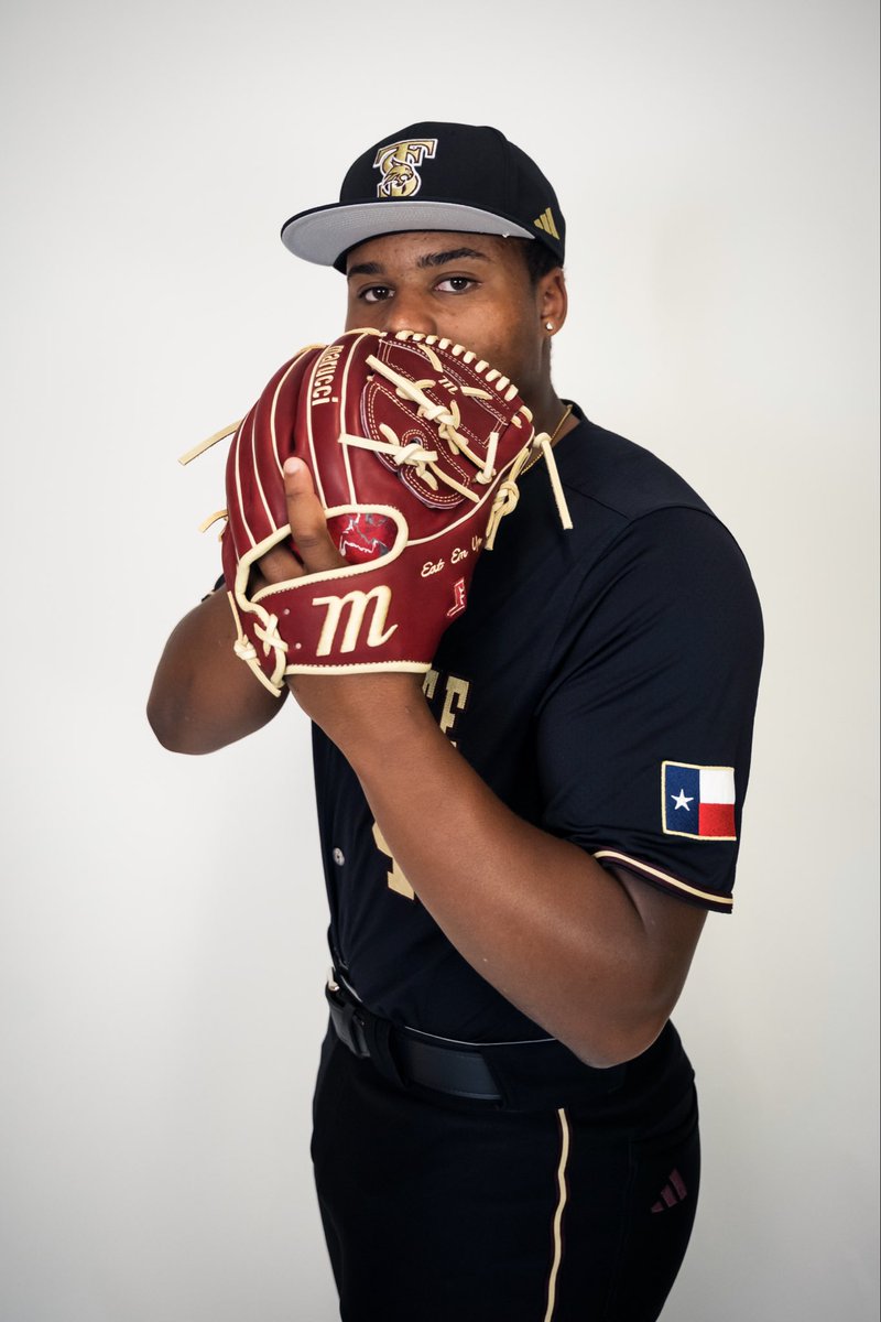 Mbwilli24's tweet photo. First I would like to thank my lord and savior Jesus Christ because without him none of this would be possible. I’m excited to announce my commitment to Texas State University! Thank you to my family, coaches, teammates, and everyone who has supported me throughout this journey. Special thanks to Coach Trout and coach Blakley for believing in me and giving me this opportunity. I’m excited and ready to get to work.

#EatEmUpCats 🐾
#Slammarcos