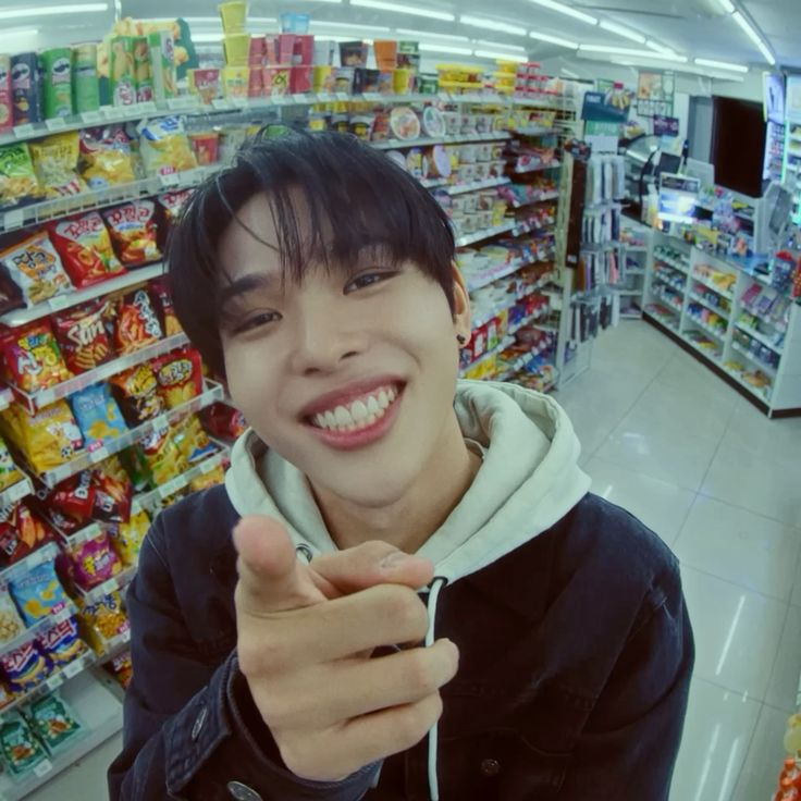 AliriiLethi's tweet photo. No but really why my only bias in the whole world who I dearly respect for his talent just went on hiatus for nearly a year LIKE WHY FOR THE FIRST TIME AFTER ALMOST 7 YEARS INTO KPOP I FINALLY HAVE A BIAS IN A GROUP and he dis a pear 🍐 😭😭😭😭 look at him please I miss him 😔 https://t.co/iyJU8tKbCs