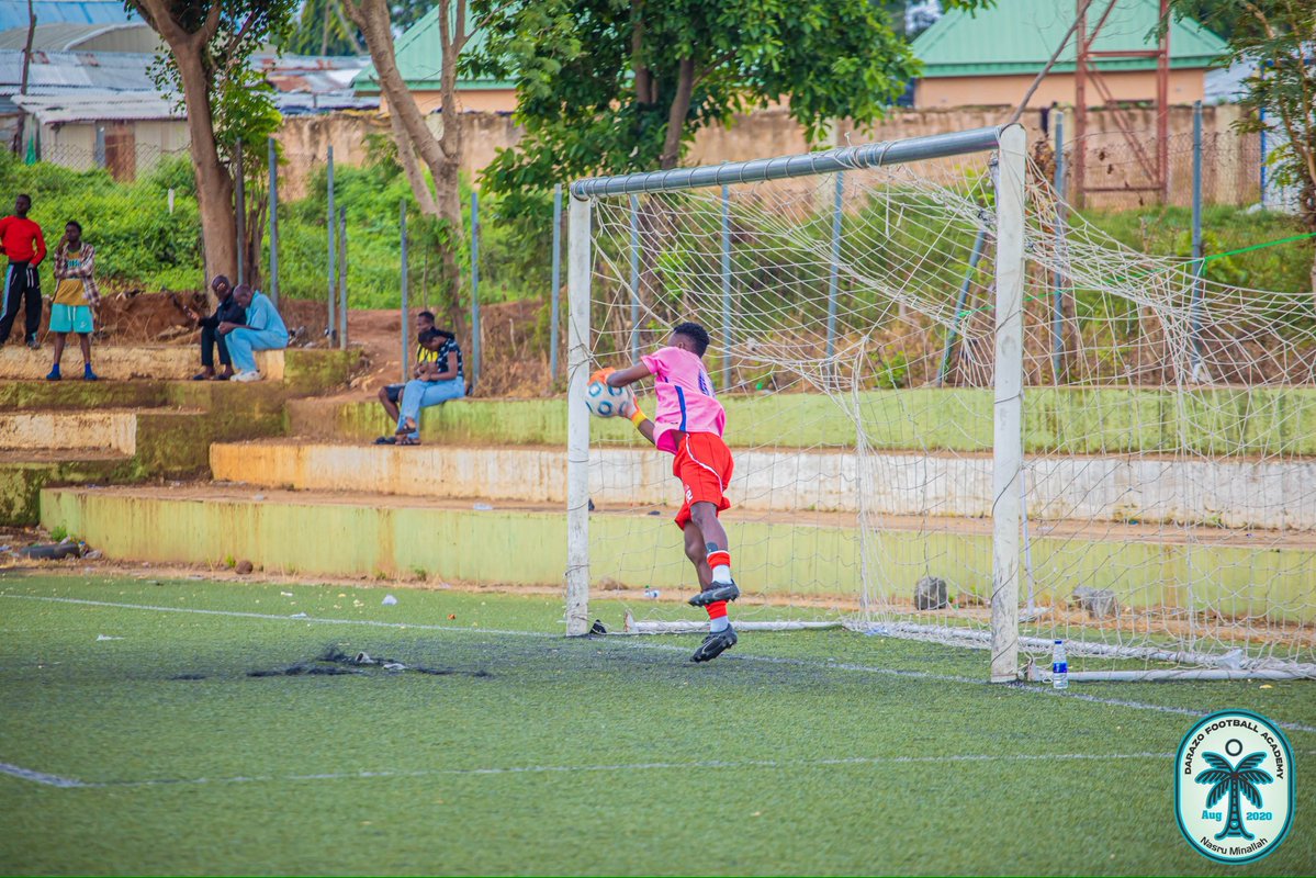DarazoAcademy's tweet photo. Intensity on the pitch. Focus in every move.👍 https://t.co/PeyiTOMm0U