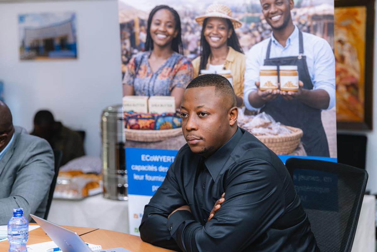 CnjRDC's tweet photo. Le CNJ-RDC renforce son plaidoyer pour l'inclusion des jeunes entrepreneurs dans le commerce régional africain

Le Conseil National de la Jeunesse a pris part active à l’atelier de validation du Programme régional ECoWYERT (Enhancing Capacities of Women and Youth-Led Enterprises for Regional Trade), organisé par le PNUD-RDC dans le cadre de la Zone de Libre-Échange Continentale Africaine ZLECAf.

La délégation du CNJ était conduite par son Président National, l'Ambassadeur Claude Mbuyi, accompagné de la Vice-Présidente Melly Christenvie et du Conseiller chargé de l’Emploi et de l’Entrepreneuriat, Ronaldo Mayumbu.

Réunissant plus de 55 acteurs des secteurs public, privé, financier et de la société civile, cet atelier a permis de valider le diagnostic national sur les opportunités et les défis liés à l’inclusion économique des femmes et des jeunes entrepreneurs dans le commerce régional.

Au cours des échanges, le CNJ a plaidé pour un accompagnement différencié des jeunes entrepreneurs, en proposant que le programme cible non seulement les porteurs de projets, mais également les entreprises déjà en activité. Cette approche vise à renforcer leurs capacités, à faciliter leur accès au financement et à les préparer à intégrer les marchés régionaux dans le cadre de la ZLECAf.

À travers cette participation, le CNJ poursuit sa travail de collaborer avec le PNUD et l’ensemble des partenaires techniques et financiers afin de promouvoir un entrepreneuriat jeune plus créateur d’emplois et moteur de l’intégration économique de la République démocratique du Congo en Afrique.

@PNUDRDC
@uap_zlecaf
@CNZLECAfCI

Communication et Médias CNJ-RDC.