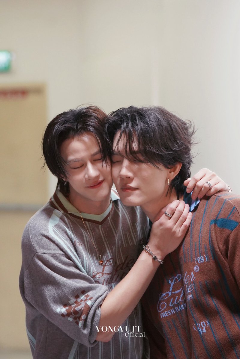 Yong_yutt_OFCV2's tweet photo. #KNOTmediajunketDay2
#BoatYongyut , @Yong_yutt 
#BoatOat , #โบ๊ทโอ๊ต 

ขอบคุณทุกคนมากๆ ที่แวะมาเจอกันน้าาา 🤍
ดีใจมากที่ได้เจอทุกคนในวันนี้ ขอบคุณสำหรับทุกกำลังใจและทุกความรักที่ส่งมาให้ 
#โบ๊ทโอ๊ต เสมอนะคะ 🫶🏻 ฝากติดตาม KNOT Series กันต่อด้วยน้า แล้วไว้เจอกันใหม่ในโอกาสหน้าค่ะ 🙇🏻‍♀️🤲🏻