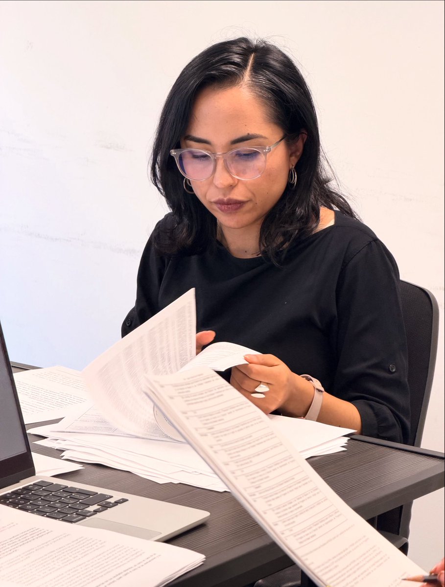 SusyAngelesQ's tweet photo. Con enfoque y dedicación atendemos los requerimientos ordinarios de la ASF. 🧐
Hoy tocó escritorio. 📝
#MujeresTransformando https://t.co/fwRgm4mQlj