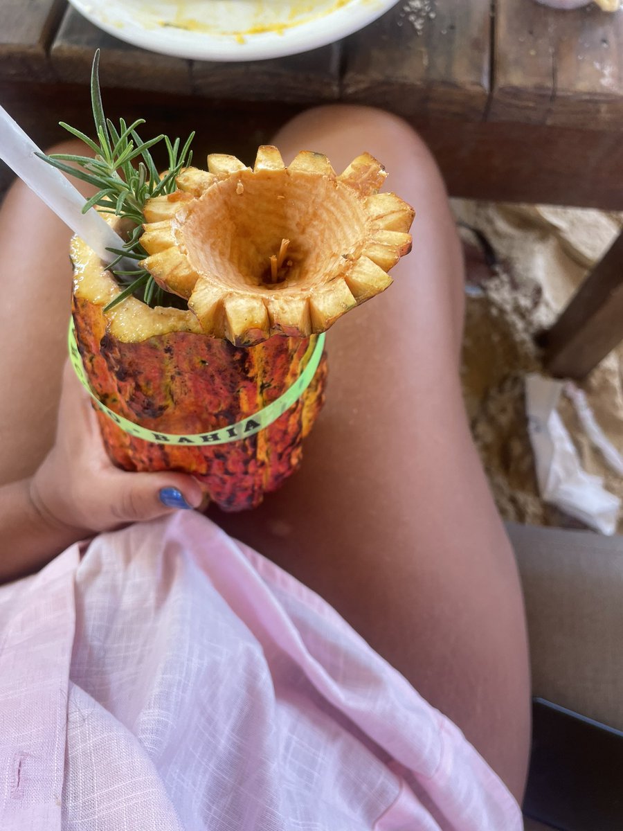 cxstrxbel's tweet photo. A Bahia é meio que insuperável recomendo que não viagem pra lá porque o sentimento de fomo pro resto da vida é real https://t.co/IA4cl4kLc0