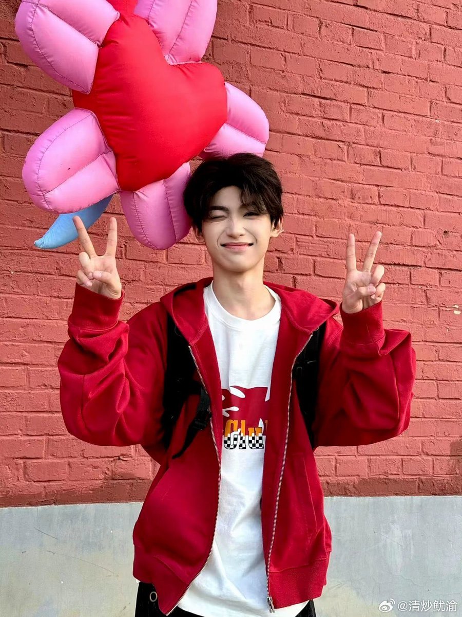leilei_weiwei's tweet photo. 초화에서 주웠 1 https://t.co/J8yCDeXatw
