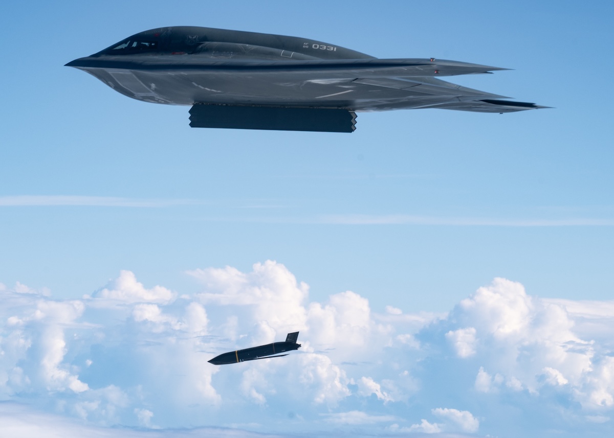 hqjoc's tweet photo. @USNavy @AusAirForce @BoeingDefense @NZAirForce The SINKEX also involved a @JMSDF_PAO submarine launching torpedoes on the target, along with a @USAirForce B-2A Spirit launching an AGM-154 Long Range Anti-Ship Missile (LRASM).

(5/5) https://t.co/tRaAW1D9la