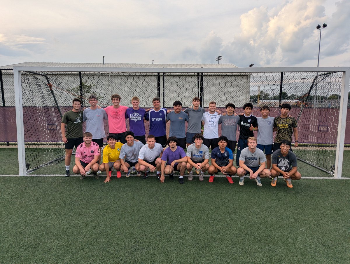 SHS_Boys_Soccer's tweet photo. Started as a text a couple days ago turned into 22 alumni in a match on a summer evening. Classes of '19, '21, '22, '23, '24, '25, and '26 all represented while this class of '00 coach sat back and enjoyed a match with former players. #AlwaysAnOwl #GoOwls https://t.co/o1JPZ210TK