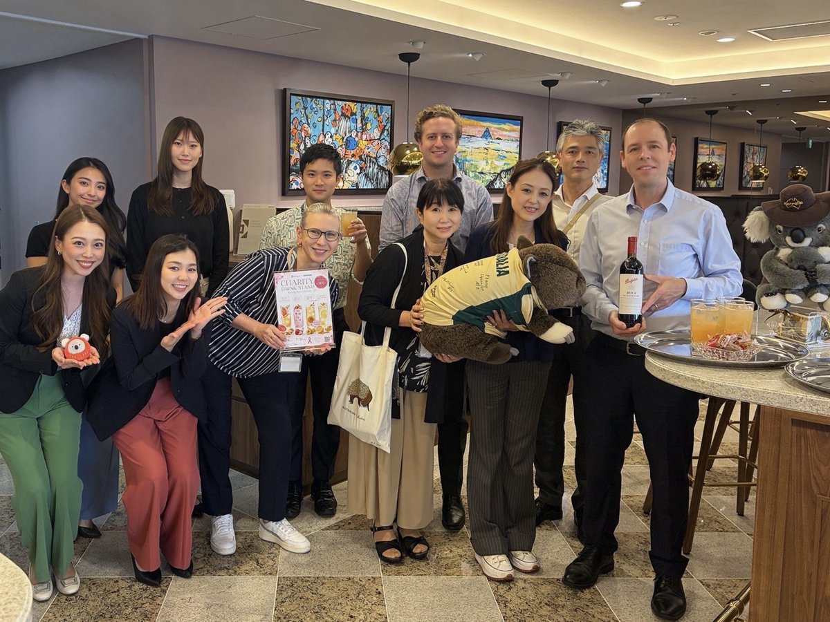 ServcorpJapan's tweet photo. サーブコープでは毎年7月～9月にかけて、乳がん啓発運動の一環として、RFTC チャリティイベントを開催しています。🎀

大阪の新拠点となるツイン21 では、「Kyobashi to the World!」をテーマに、入居企業様をはじめ、近隣テナントの皆様や地域コミュニティの皆様との新たなつながりを育む取り組みを行っています。先日は、在大阪オーストラリア総領事館の皆様にもお越しいただき、国際色豊かな交流が生まれる素晴らしいひとときとなりました。

ご参加いただいた皆様、ありがとうございました。

From July to September each year, Servcorp proudly supports Run for the Cure (RFTC) through community initiatives across our locations.🎀

At our new TWIN21 location in Osaka, we were delighted to welcome representatives from the Australian Consulate-General in Osaka. It was a wonderful opportunity to connect, share experiences, and celebrate the strong relationships within our community.

Thank you to everyone who joined us.

@AustraliaInJPN

#KyobashiToTheWorld
#RFTC
#Servcorp
#Osaka
#日豪50周年