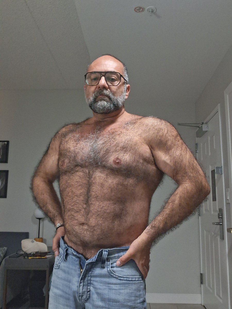 ChainJulious's tweet photo. Do you like a mature guy in jeans? https://t.co/rpO2PVOktn