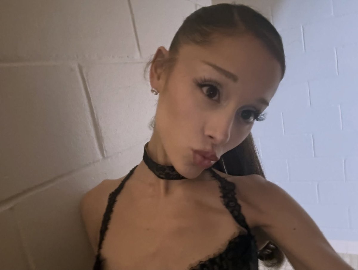 444bmi_'s tweet photo. my queen isn’t even hiding it anymore https://t.co/2IN3pYRyXl